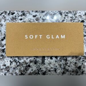 Anastasia Beverly Hills Soft Glam eyeshadow Palette